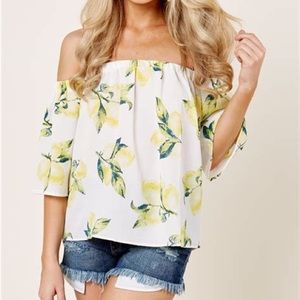 Beautiful SWEET WONDER OFF THE SHOULDERS sleeve LEMON top in size Medium